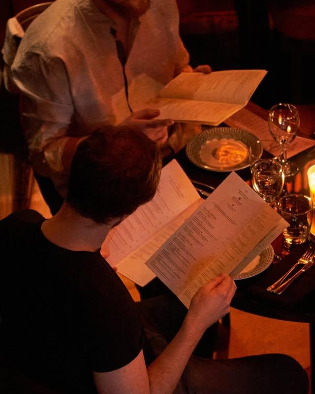 Pourquoi Azar Marrakech est le Meilleur Restaurant Marocain à Marrakech (Guide 2025)